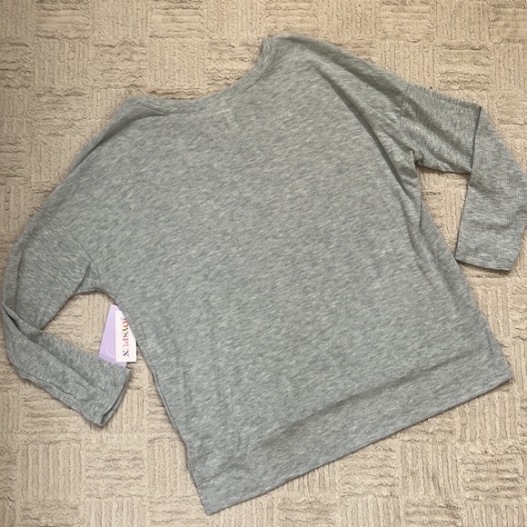 Super soft long sleeve round neck grey top - new with tags Size Small oversized - Picture 10 of 15